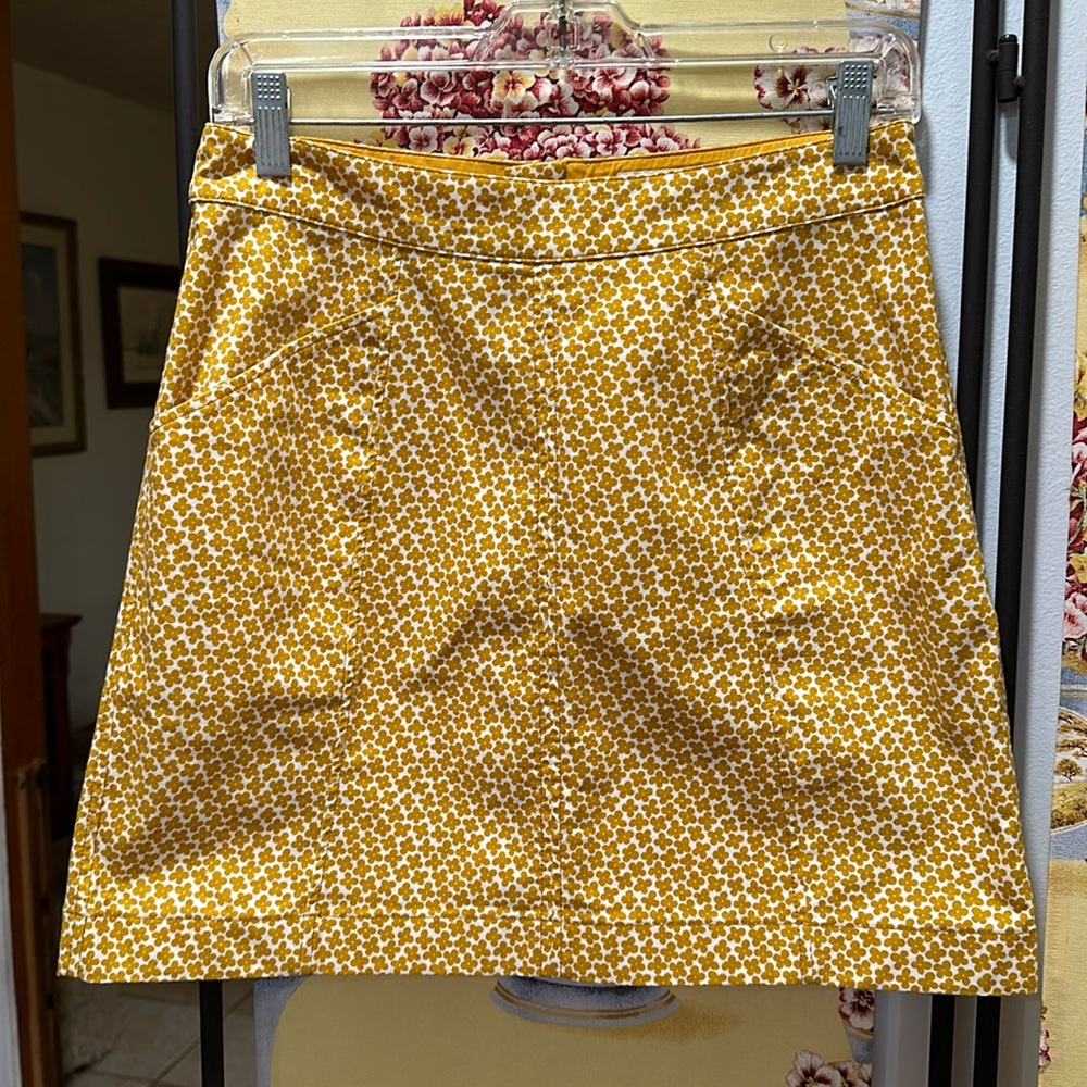 LAST WEEK!  GOES TO CHARITY NEXT WEEK. Daisy Print Casual Boden Mini Skirt